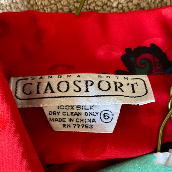 Perfect colors for patriotic holidays. Silk Ciao Sport, dry cleaned recently. - Picture 3 of 4